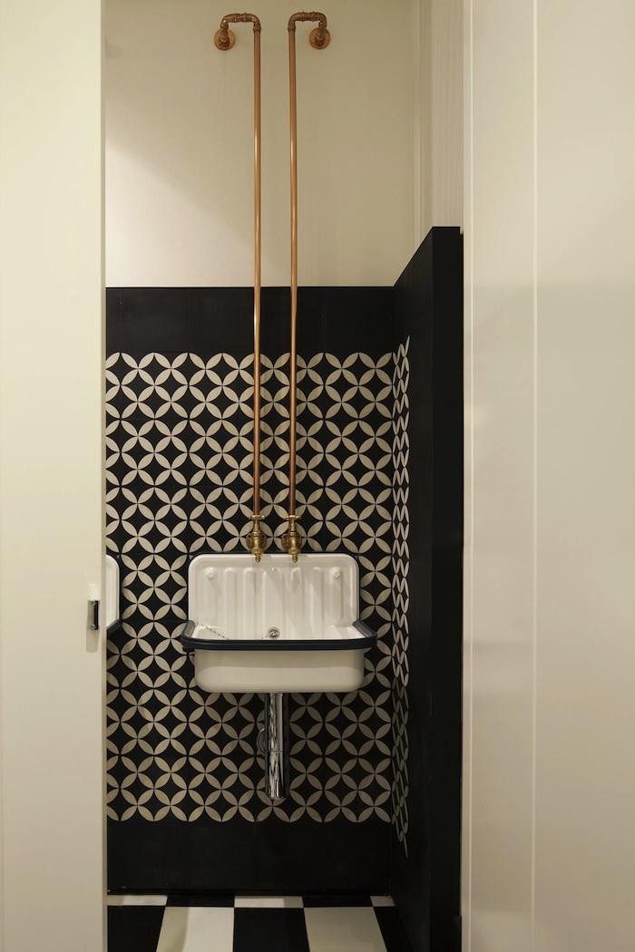 Studio bk/wh Bath